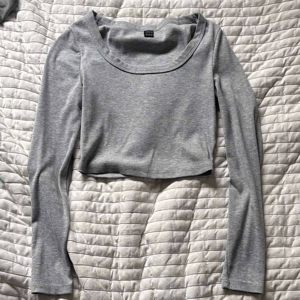 SHEIN Gray Long-Sleeve Scoop Neck Ribbed Crop Top